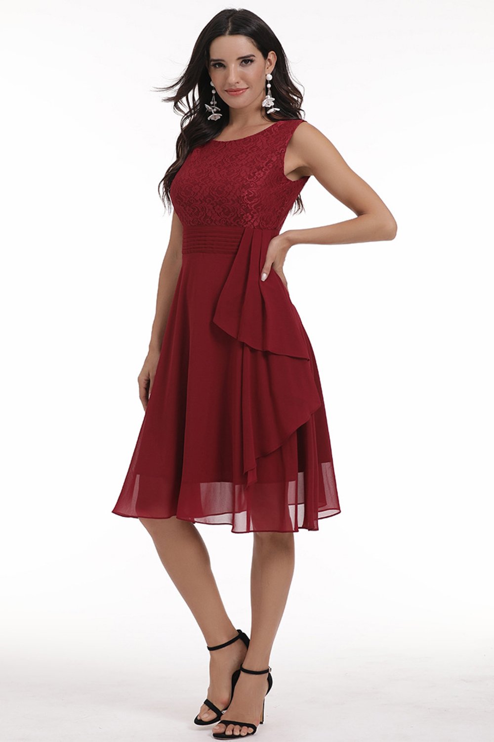 Robe de mariée en dentelle marine avec volants