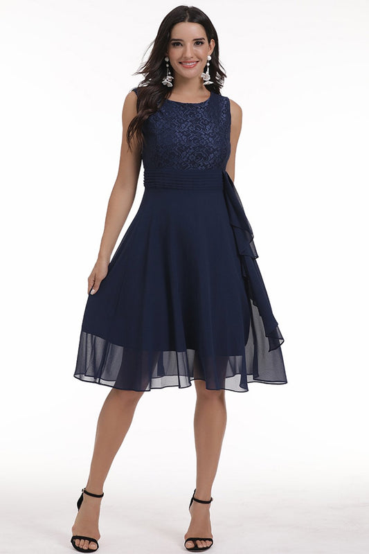 Robe de mariée en dentelle marine avec volants